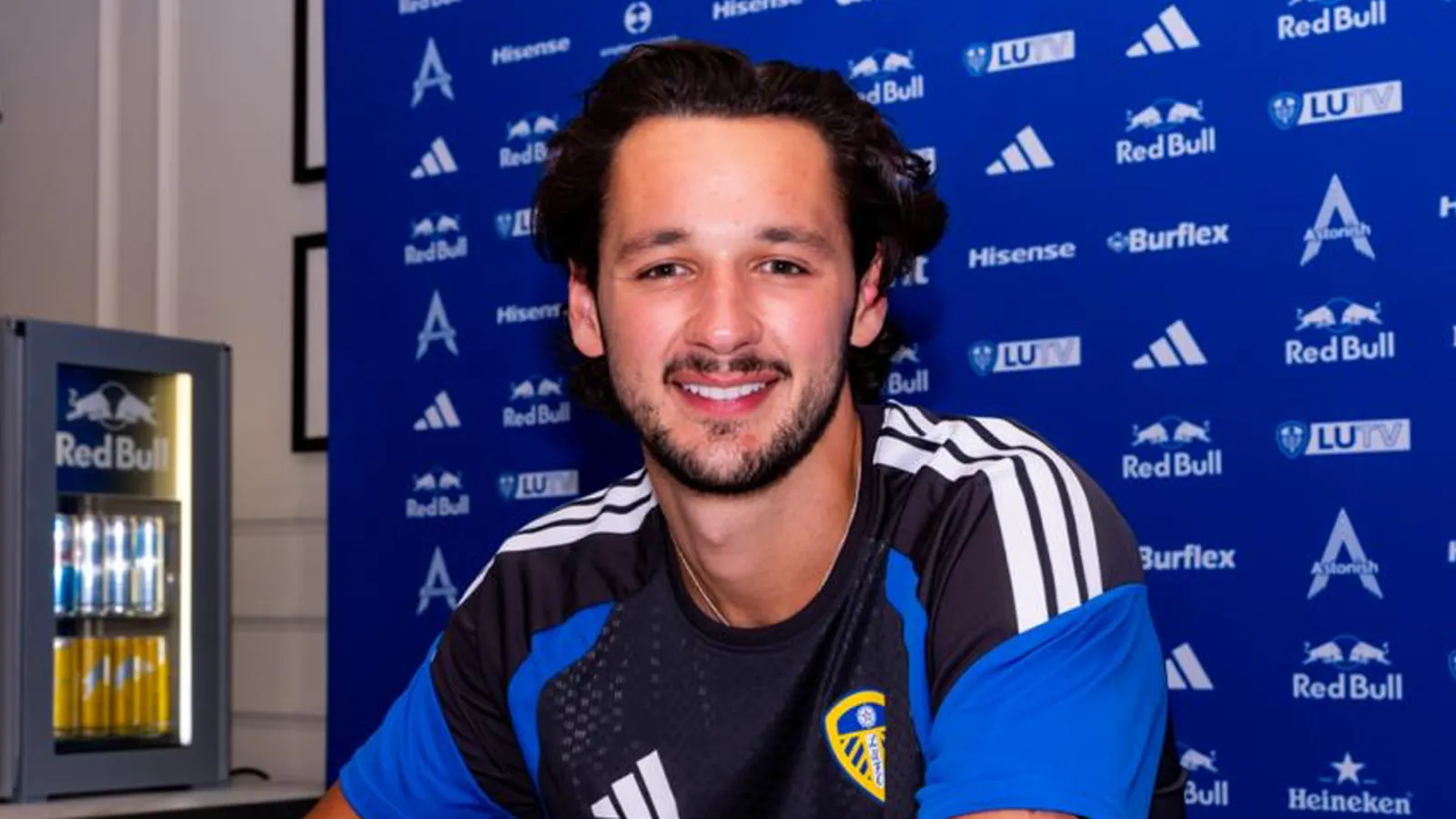 James Trafford resmi berseragam Leeds United setelah pindah dari Manchester City