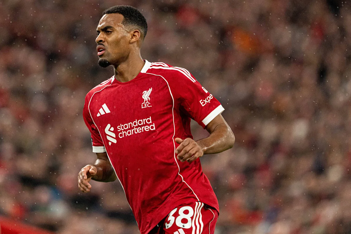 Ryan Gravenberch dan Dominik Szoboszlai saat sesi latihan Liverpool