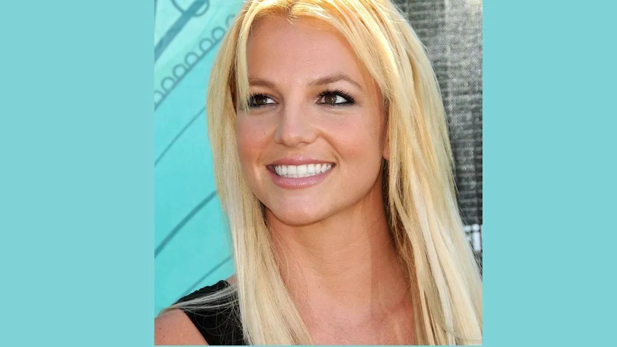 Jayden James putra Britney Spears dalam acara kosmetik di Los Angeles
