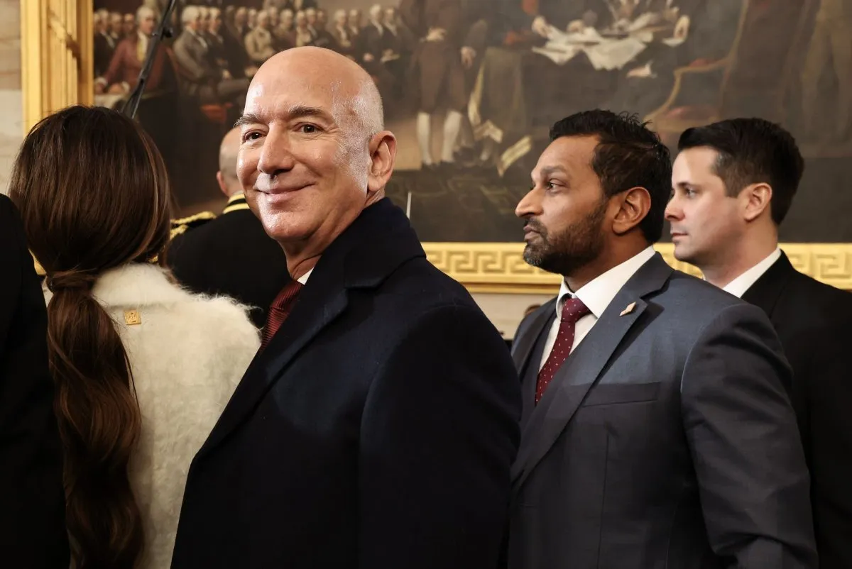 Jeff Bezos resmi membeli saham minoritas klub Liga Inggris Liverpool