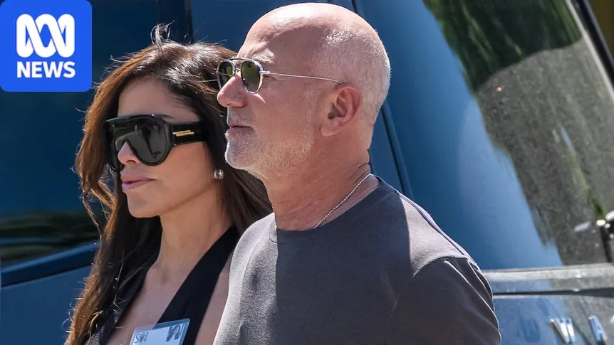 Jeff Bezos dan Eduardo Saverin membeli saham Liverpool
