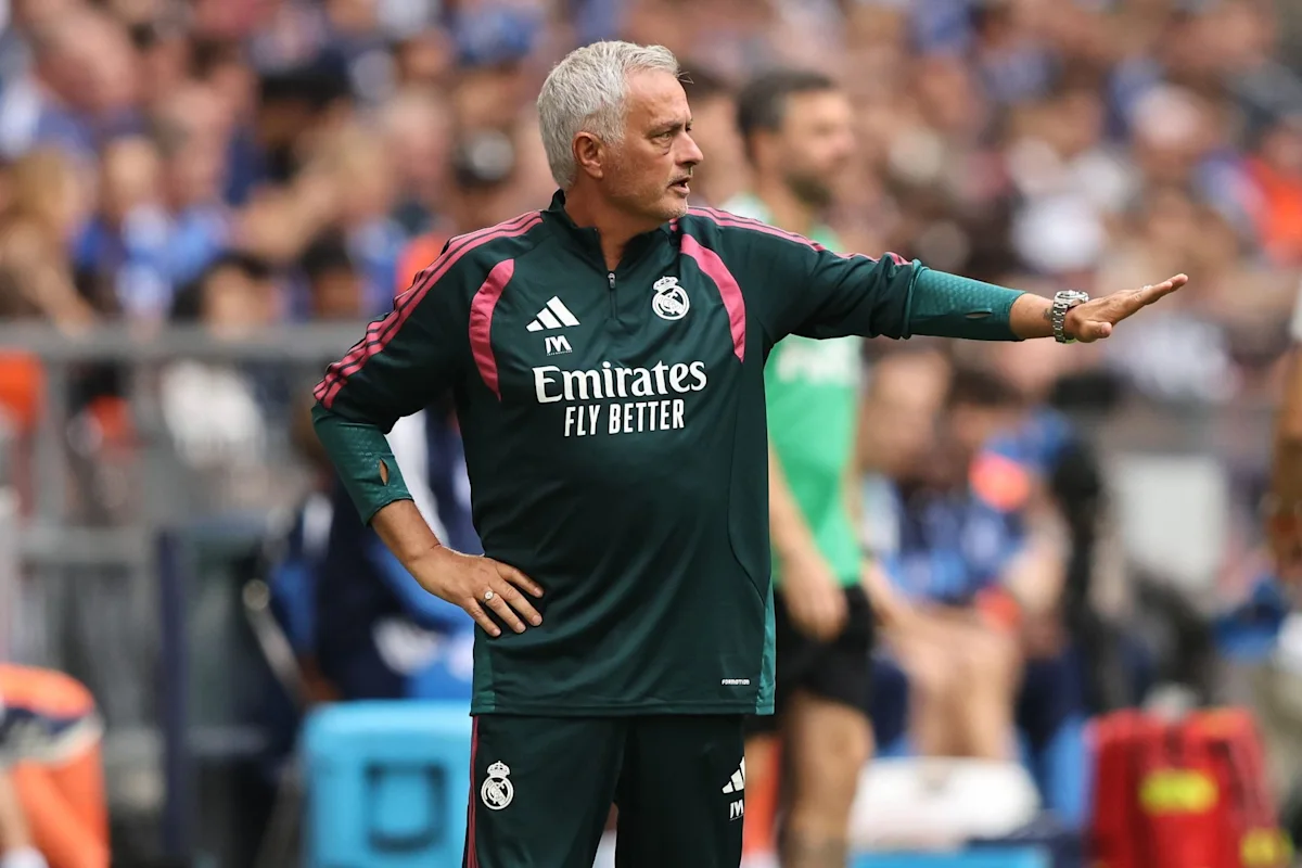 Jose Mourinho memimpin sesi latihan pramusim Real Madrid