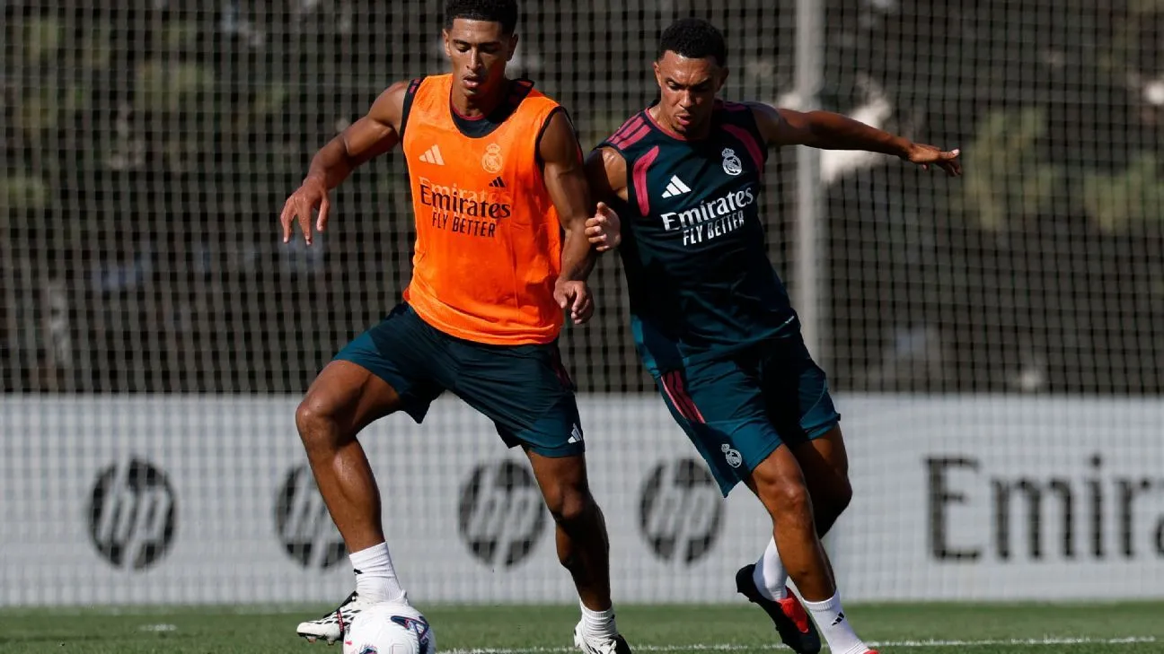 Jude Bellingham dan Jose Mourinho dalam sesi latihan Real Madrid di Valdebebas
