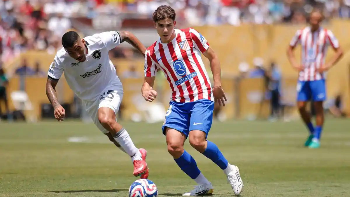 Julian Alvarez penyerang Atletico Madrid menjalani pemeriksaan medis