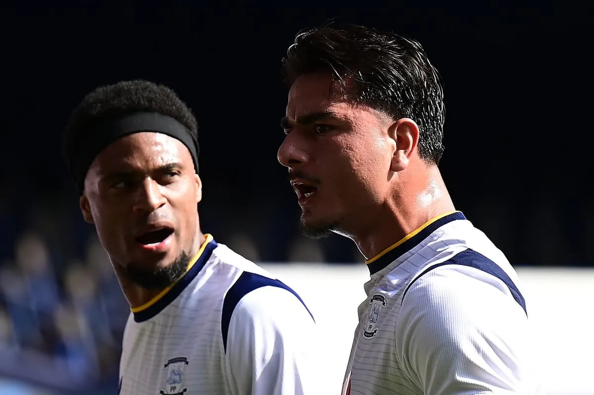 Jusef Erabi penyerang baru Preston North End merayakan gol di lapangan