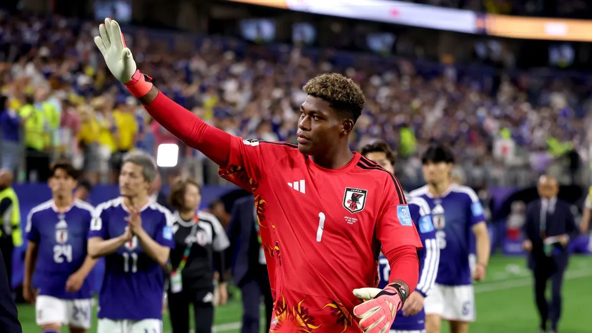 Zion Suzuki kiper baru Paris Saint-Germain dalam sesi latihan