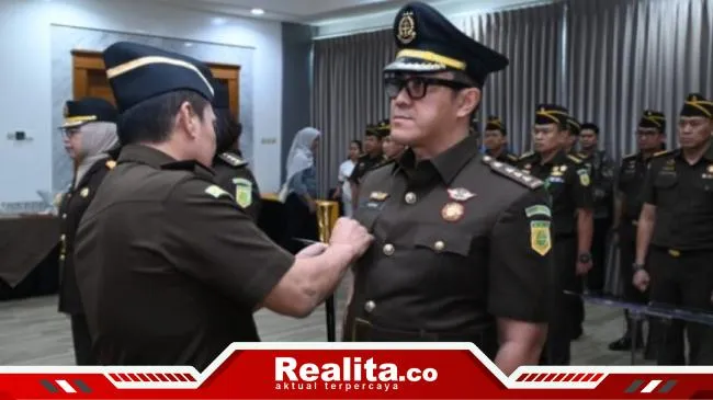 Pelantikan 15 pejabat di lingkungan Kejati Jabar oleh Kajati Dr. Sutikno