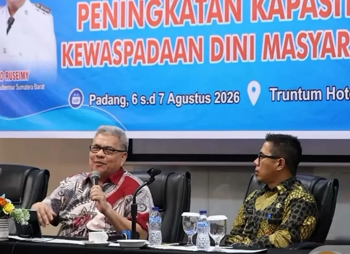 Ketua DPRD Sumbar Muhidi saat memberikan arahan dalam acara kewaspadaan dini