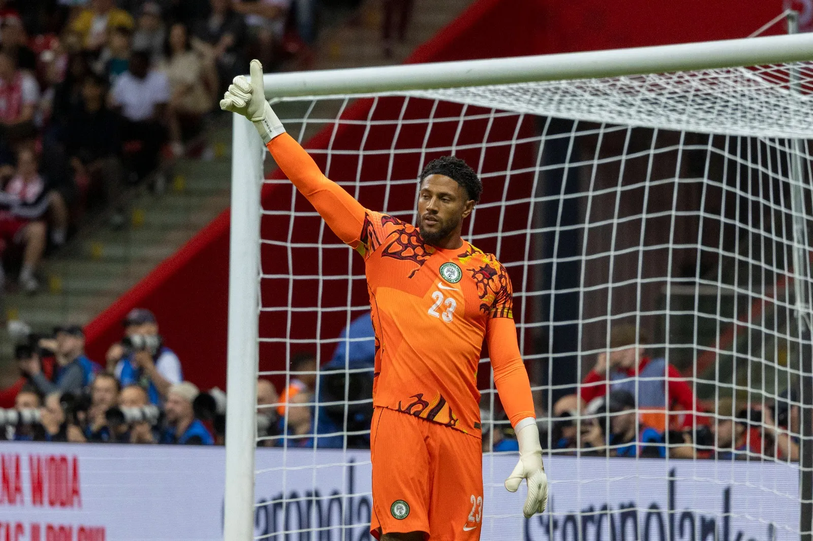 Kiper Chippa United Stanley Nwabali dan Maduka Okoye bersaing ketat mengawal gawang Timnas Nigeria