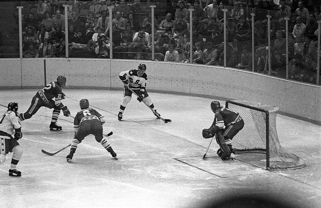 Ilustrasi pertandingan hoki es legendaris Miracle on Ice Olimpiade 1980