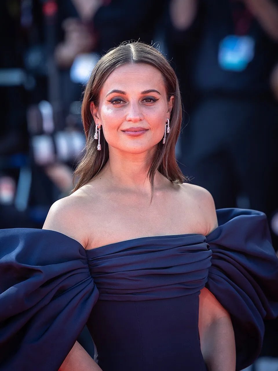 Alicia Vikander adalah aktris Swedia peraih Academy Award yang sukses di Hollywood