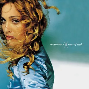 Madonna dalam sesi pemotretan untuk sampul album Ray of Light