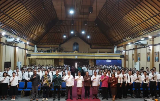 Gubernur Bali Wayan Koster saat memberikan materi matrikulasi mahasiswa Pascasarjana Fakultas Hukum Universitas Udayana di Denpasar