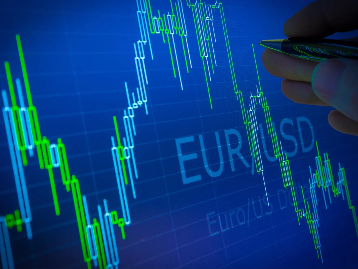 Ilustrasi pergerakan grafik kurs EUR/USD di pasar valuta asing global