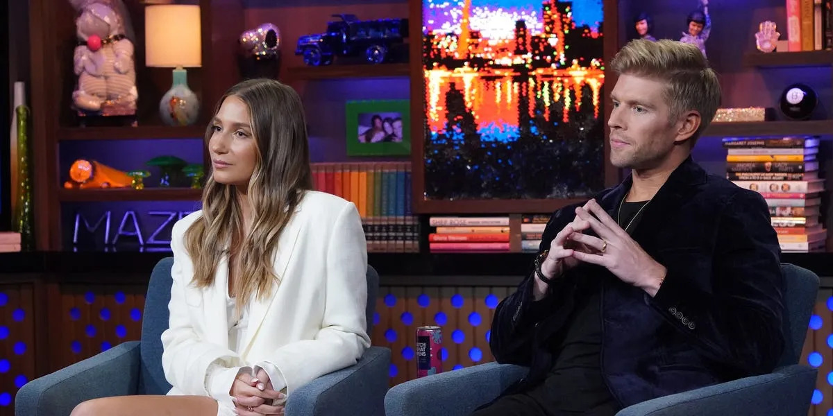 Kyle Cooke dan Amanda Batula dalam program Summer House