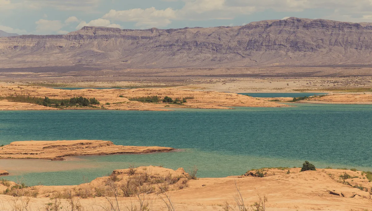 Pemandangan Lake Mead di Nevada yang mengalami penurunan permukaan air drastis