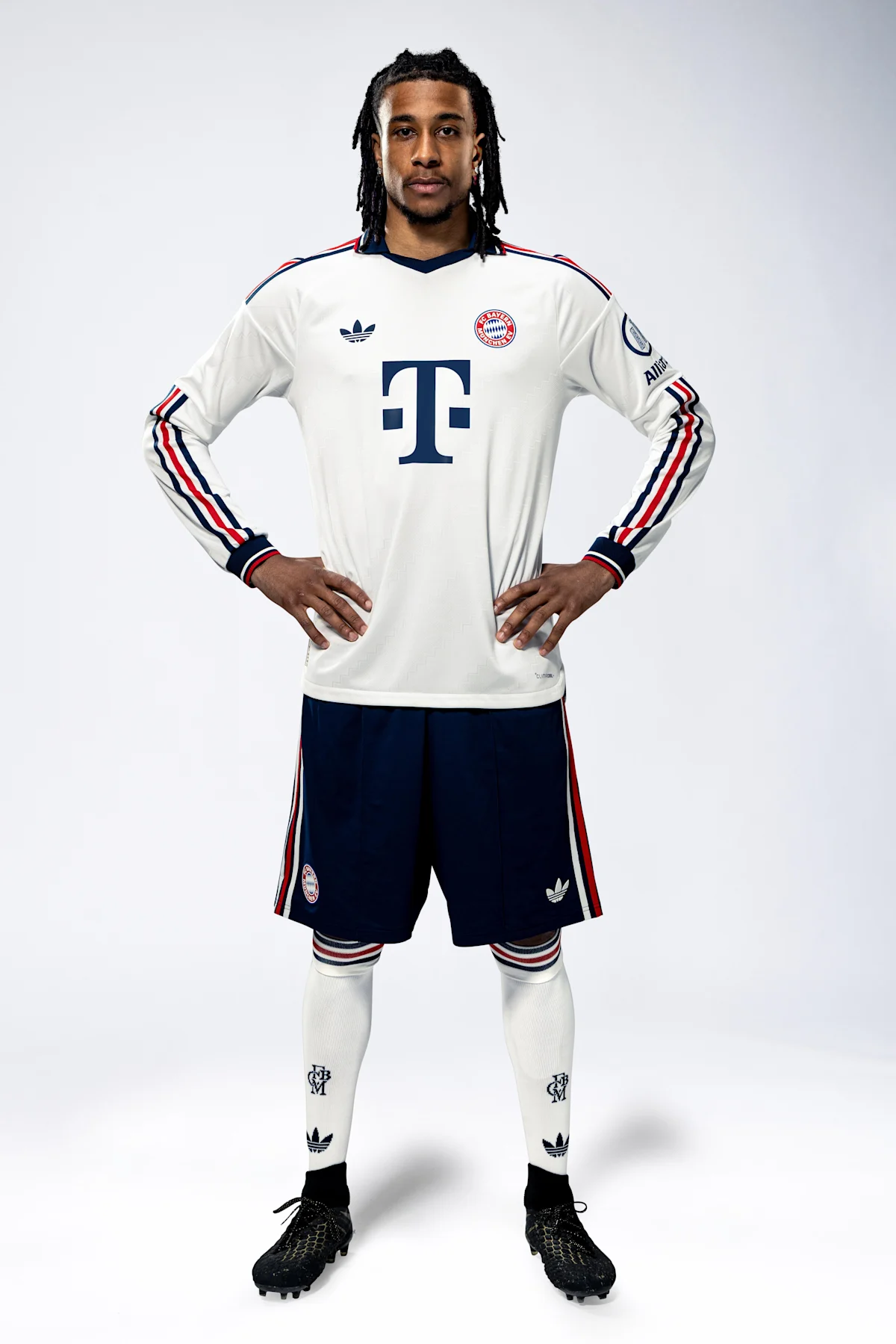 Winger Bayern Munich Michael Olise beraksi di lapangan hijau
