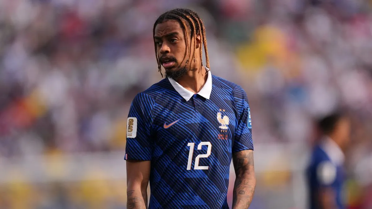 Winger Paris Saint-Germain Bradley Barcola dalam pertandingan sepak bola