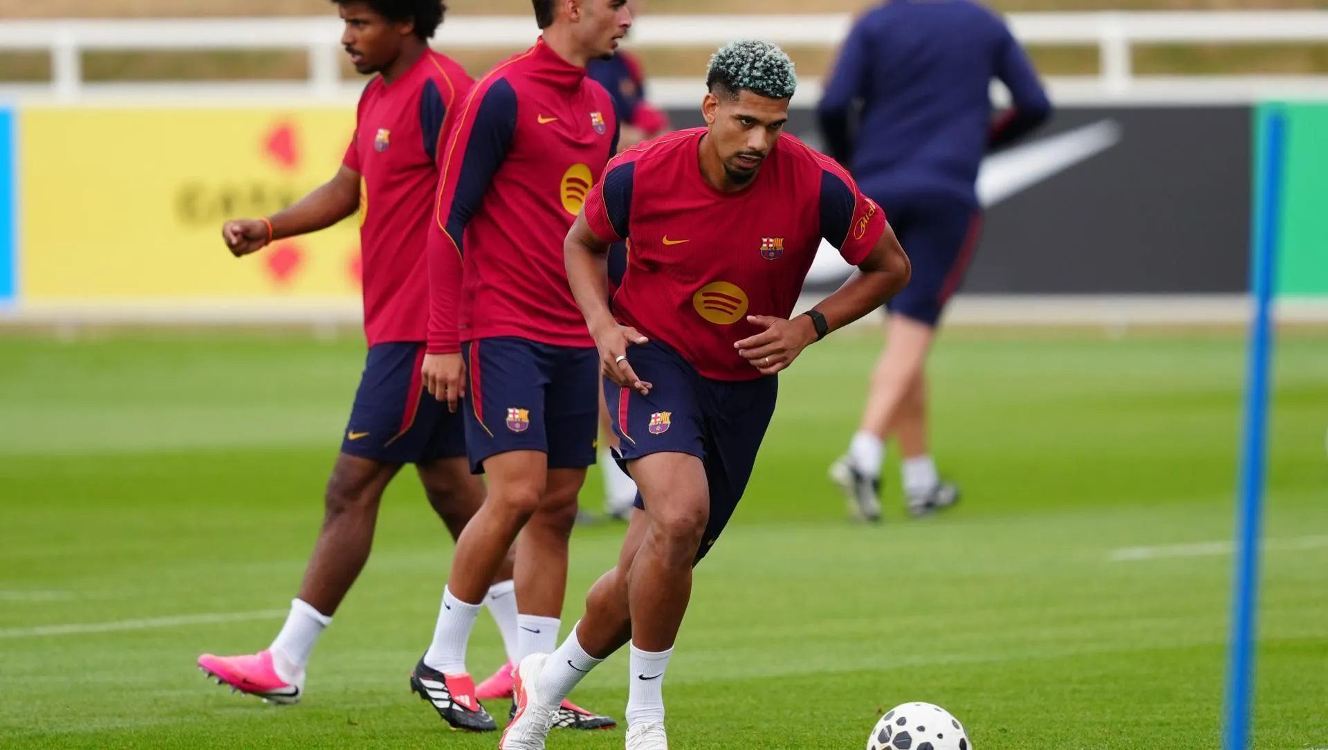 Ronald Araujo dalam balutan seragam Barcelona