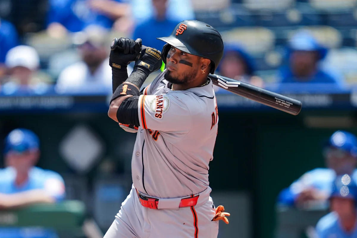 Luis Arraez resmi bergabung dengan Philadelphia Phillies dari San Francisco Giants