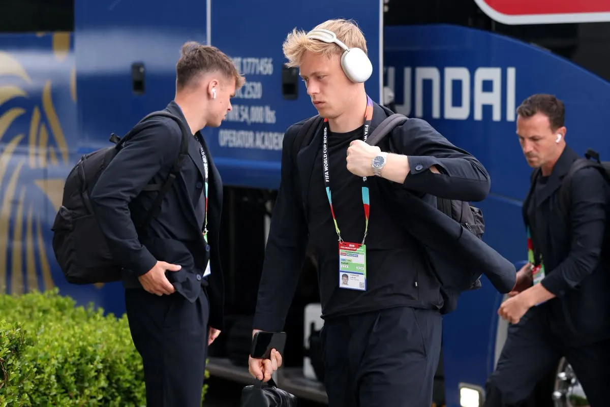 Kiper Lukas Hornicek saat membela tim nasional Republik Ceko