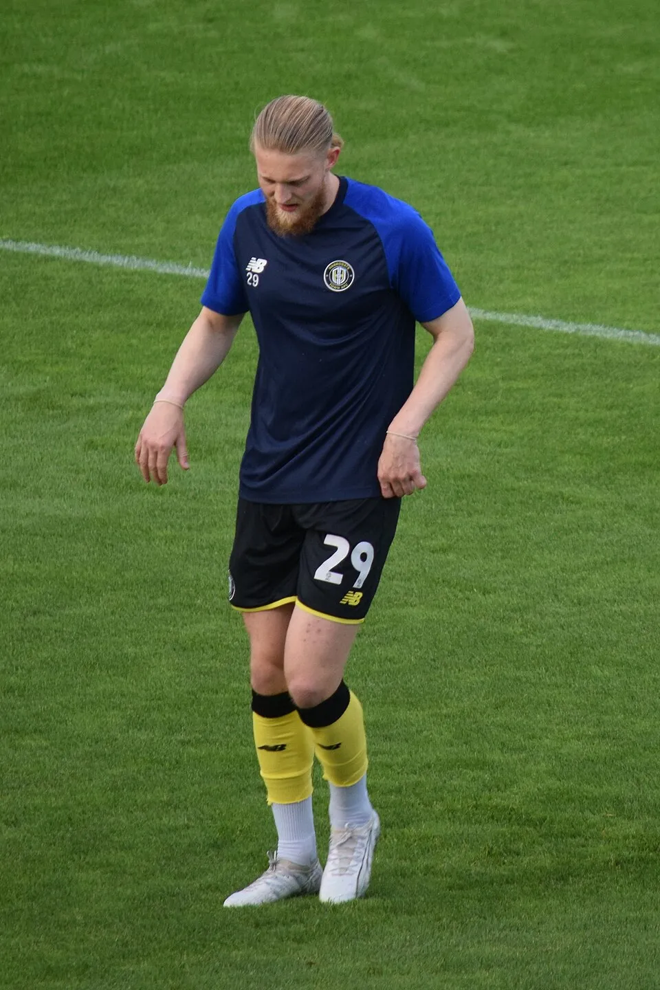 Luke Thomas Armstrong saat melakukan pemanasan bersama klubnya