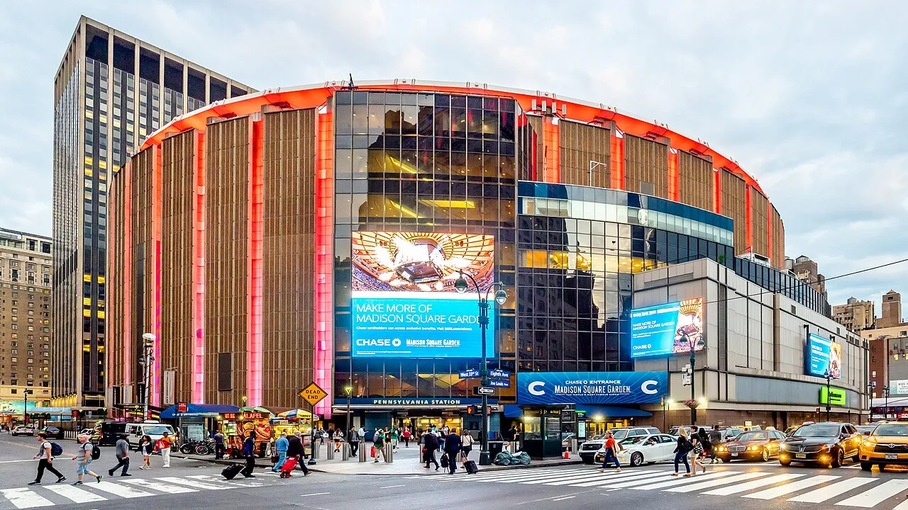 Eksterior gedung Madison Square Garden di Midtown Manhattan, New York City