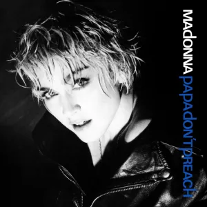 Madonna tampil dengan gaya rambut pendek ikonik dalam video musik Papa Don't Preach