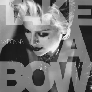 Madonna dalam video musik Take a Bow yang bernuansa Spanyol klasik