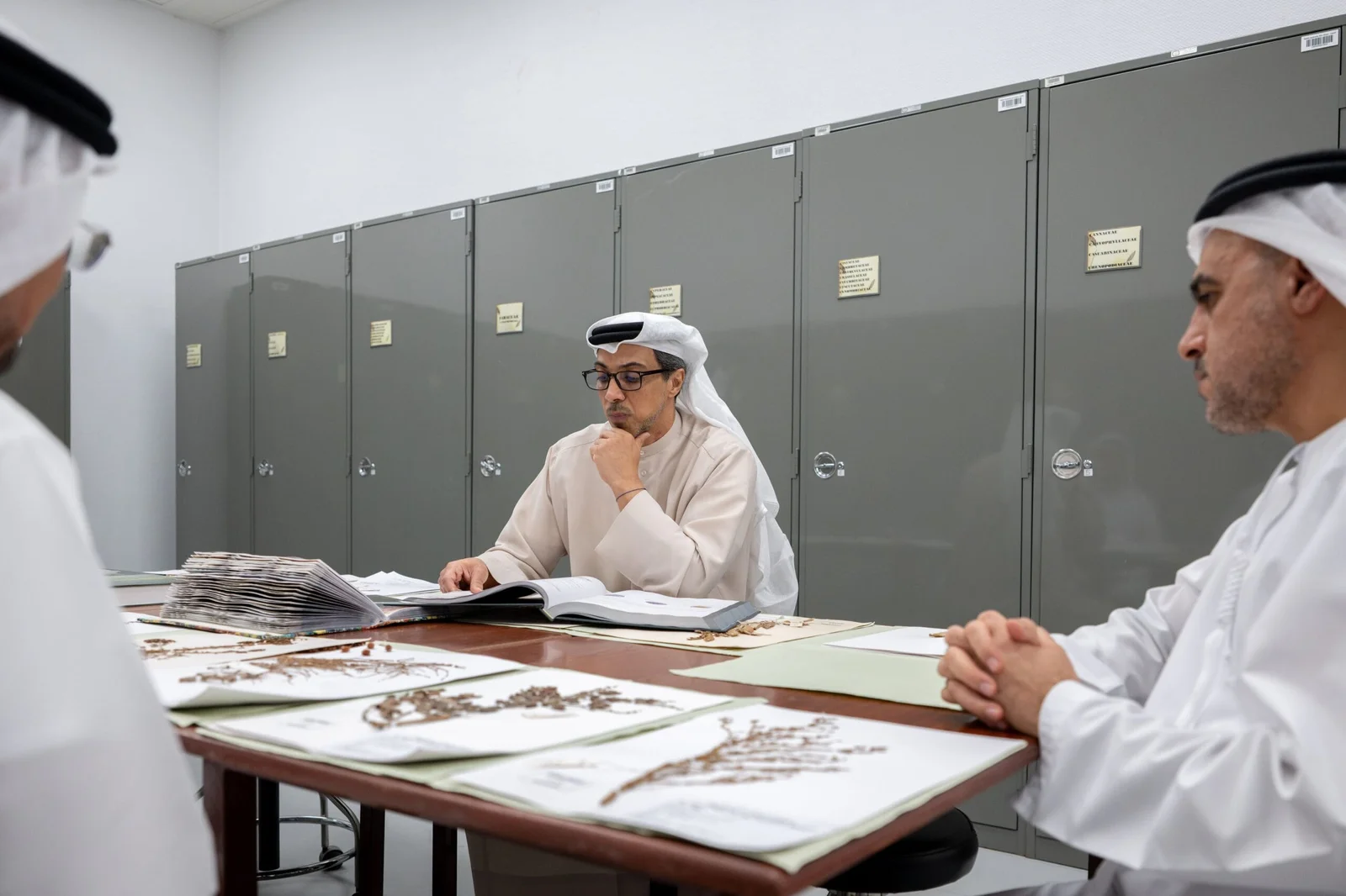 Mansour bin Zayed mengunjungi Zayed Complex for Herbal Research and Traditional Medicine di Abu Dhabi