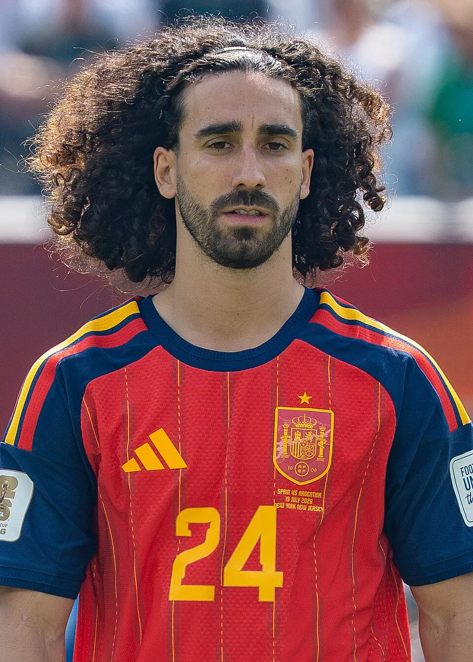 Marc Cucurella mengenakan seragam tim nasional Spanyol