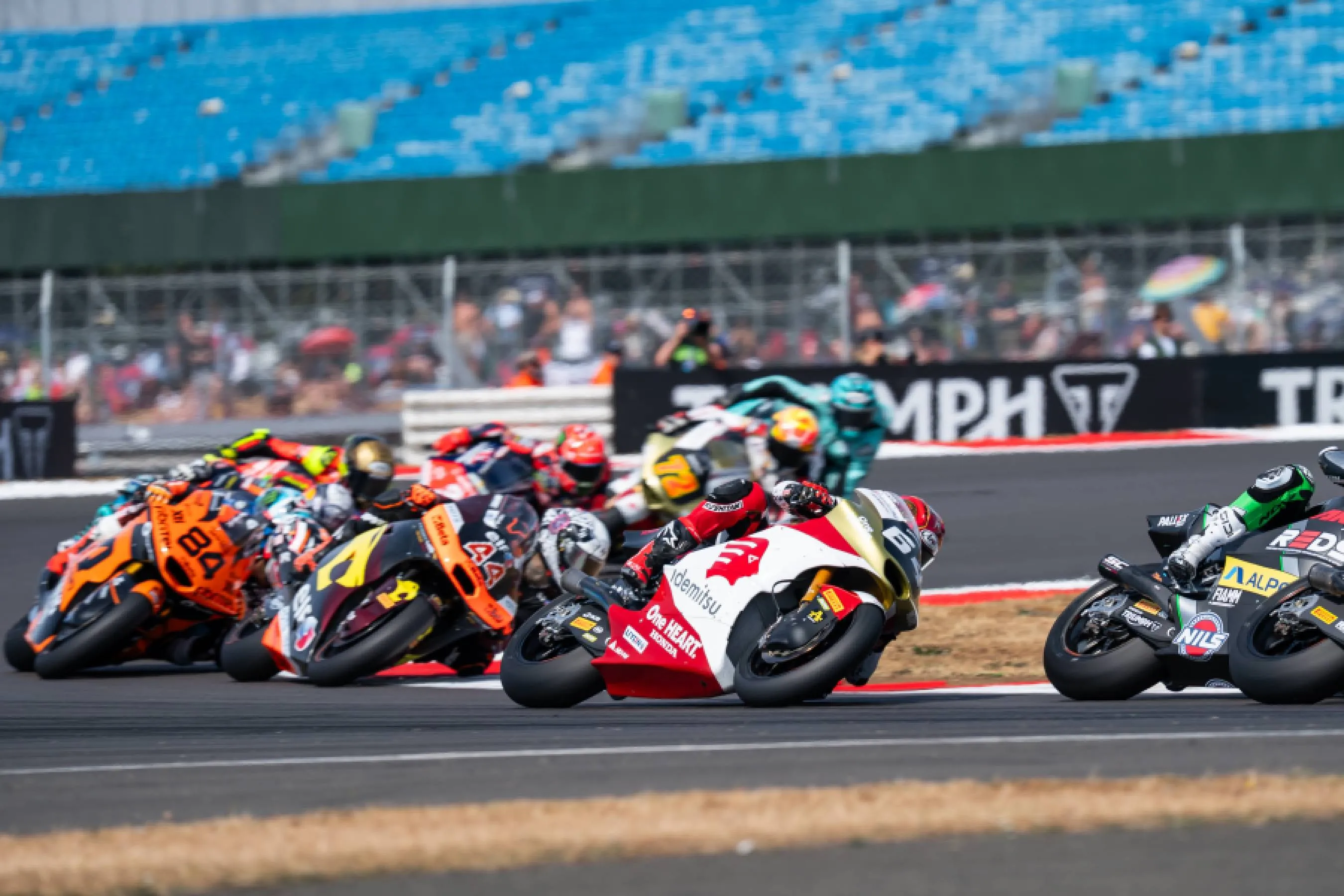 Pembalap Indonesia Mario Suryo Aji beraksi di Sirkuit Silverstone dalam ajang Moto2 Inggris 2026