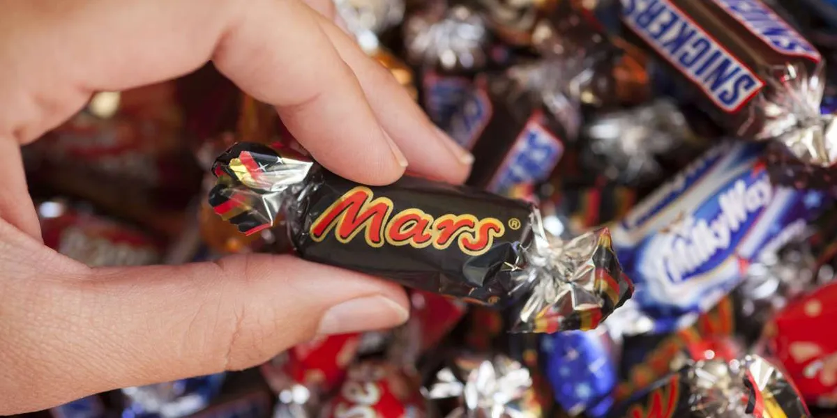 Perbandingan cokelat Mars Bar lama dan baru yang memicu perdebatan shrinkflation