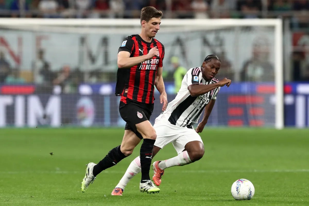 Matteo Gabbia dan skuad AC Milan bersiap menghadapi Manchester United
