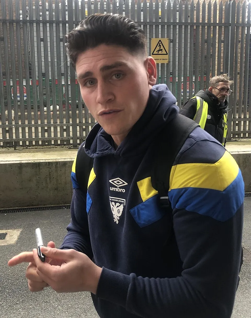 Matty Stevens, penyerang profesional AFC Wimbledon yang dikenal tajam di lini depan