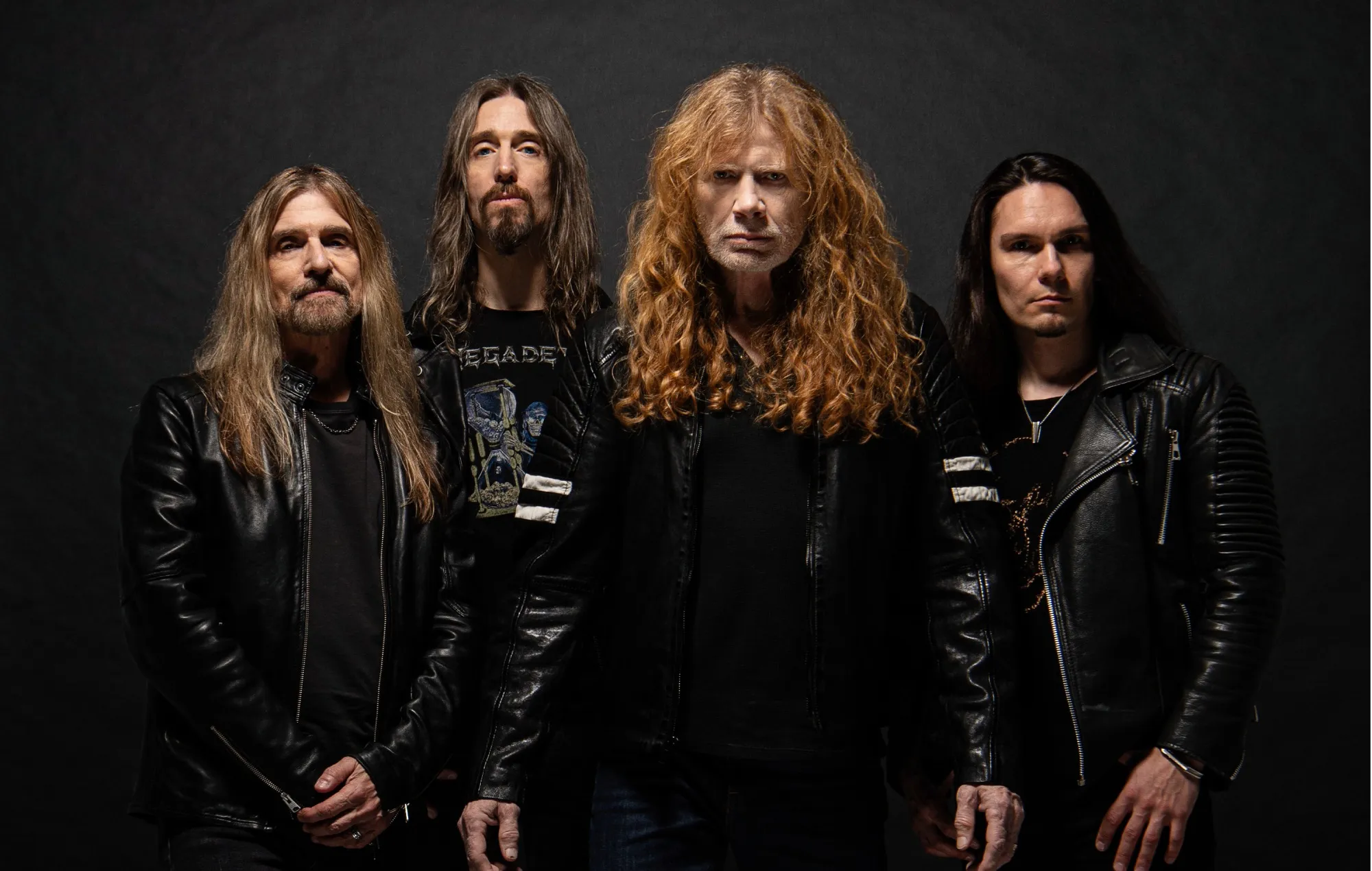 Megadeth tampil energik di atas panggung dalam rangkaian konser tur dunia mereka.