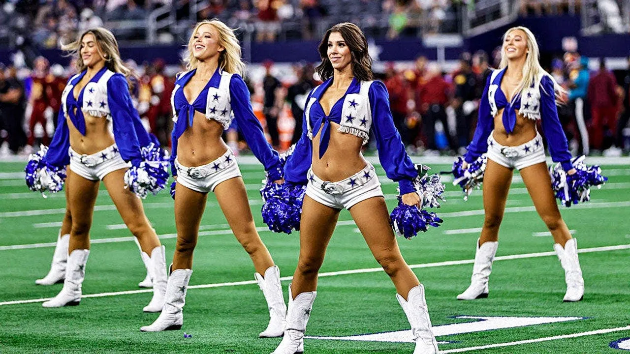 Megan Moroney tampil bersama Dallas Cowboys Cheerleaders di atas panggung