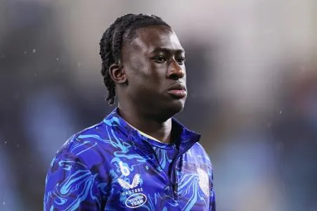 Melvin Matos menandatangani kontrak profesional pertama bersama Everton