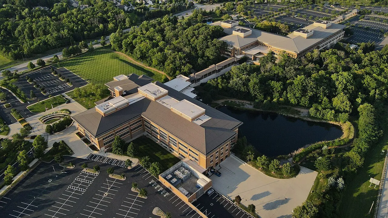 Gedung kantor pusat perusahaan layanan kesehatan Cardinal Health di Amerika Serikat