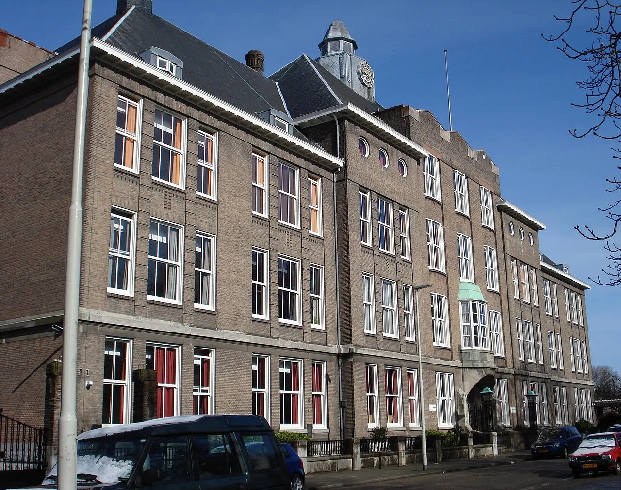 Gedung sekolah Hoogere Burgerschool di masa kolonial Hindia Belanda