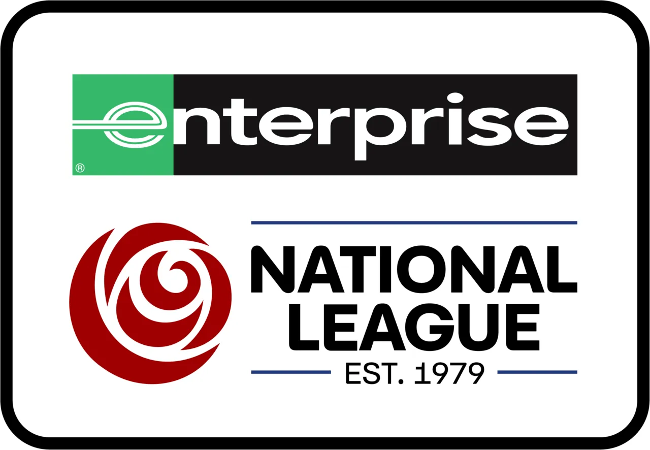 Suasana pertandingan kompetisi sepak bola National League di Inggris