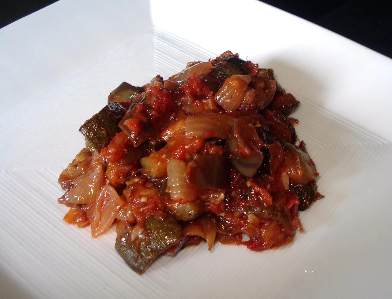 Hidangan ratatouille sayur khas Prancis di atas piring