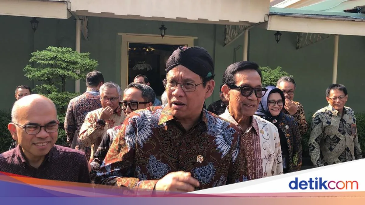 Menteri Keuangan Purbaya Yudhi Sadewa saat memberikan keterangan pers di Jogja