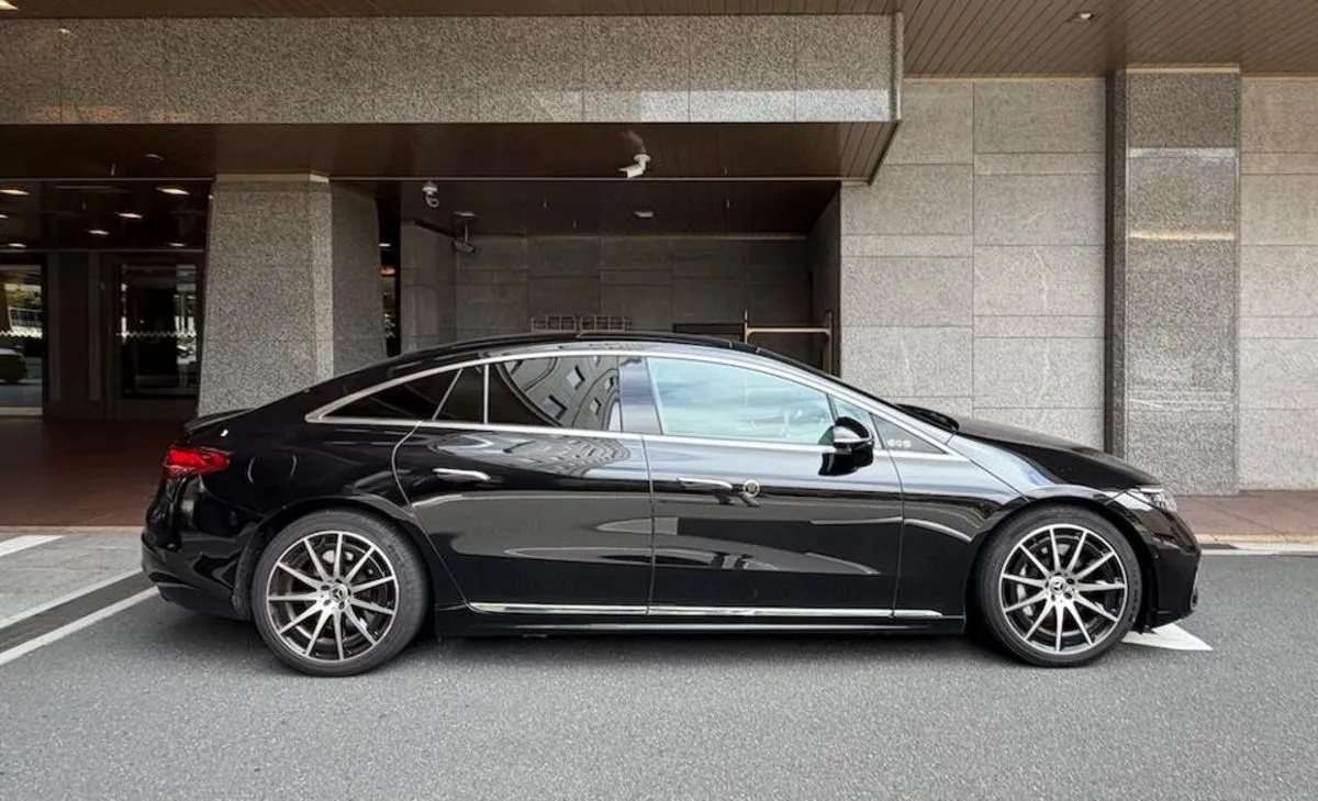 Mercedes-Benz EQS menawarkan kenyamanan kursi belakang yang senyap untuk limosin mewah