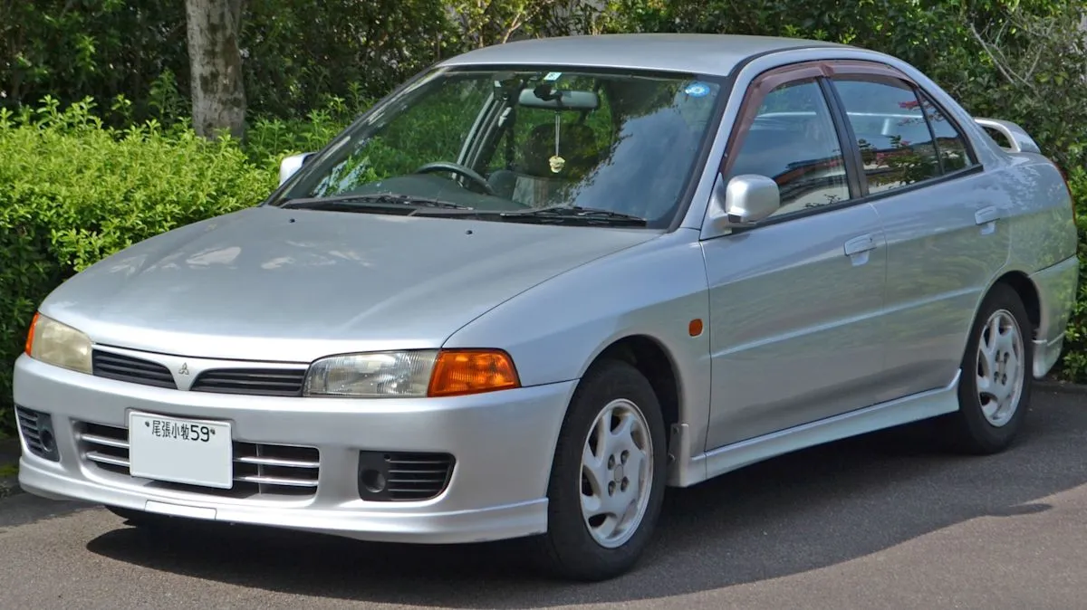 Mesin Mitsubishi 6A10 V6 pada sedan Mitsubishi Lancer generasi 1992