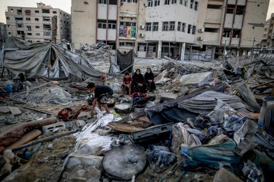 Suasana kerusakan bangunan di Jalur Gaza akibat serangan militer yang memicu upaya mediasi Mesir