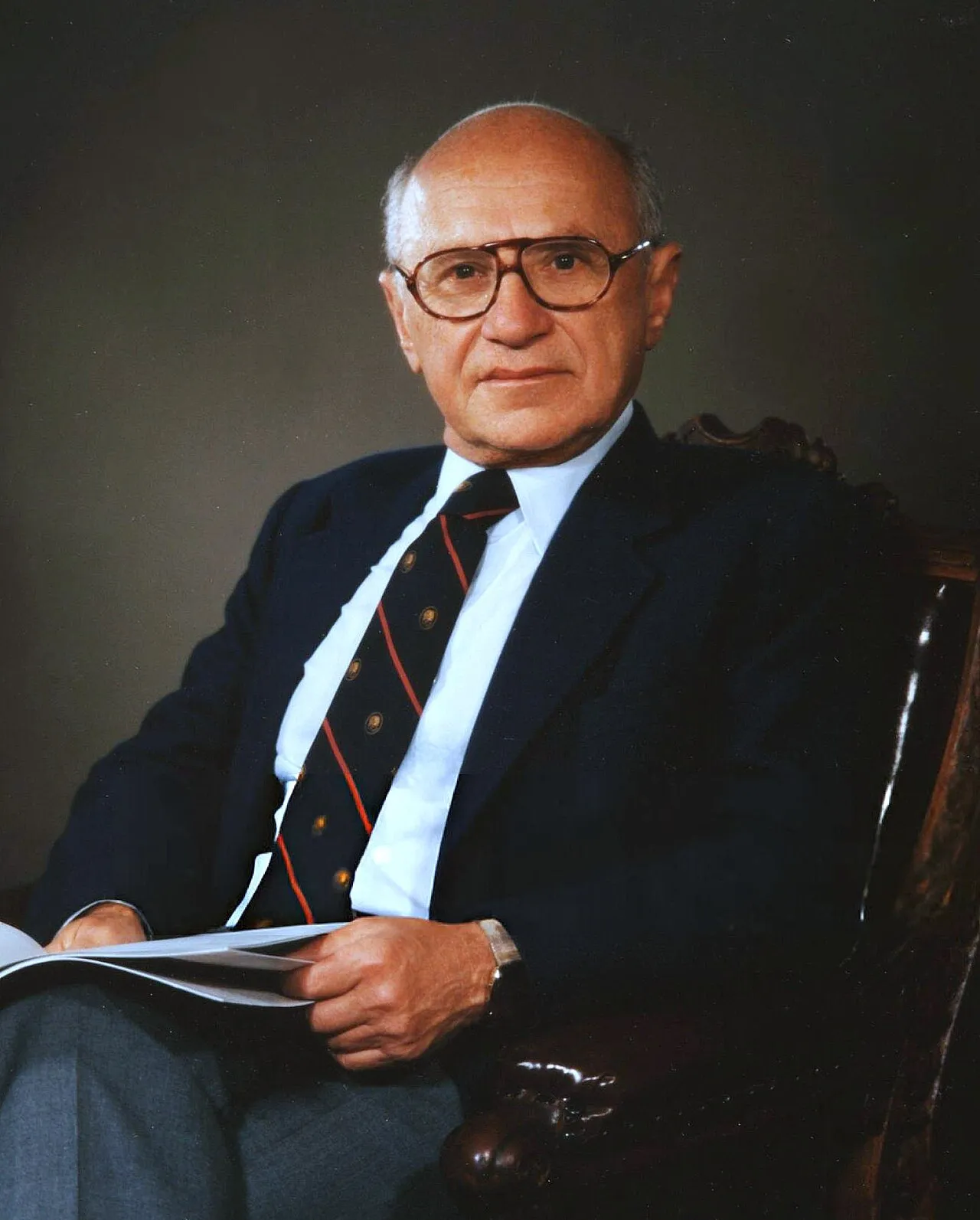 Milton Friedman ekonom terkemuka peraih Nobel Memorial di bidang ilmu ekonomi
