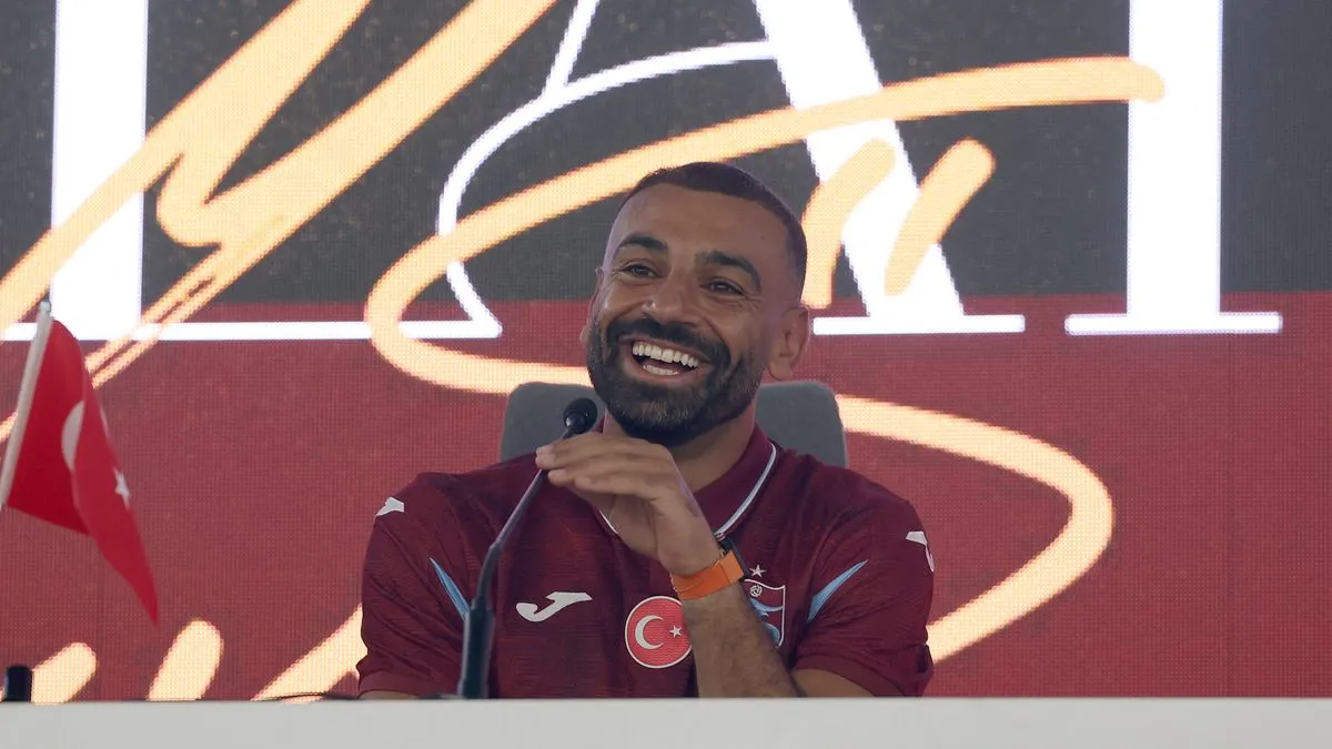 Mohamed Salah saat diperkenalkan sebagai pemain baru klub Turki Trabzonspor