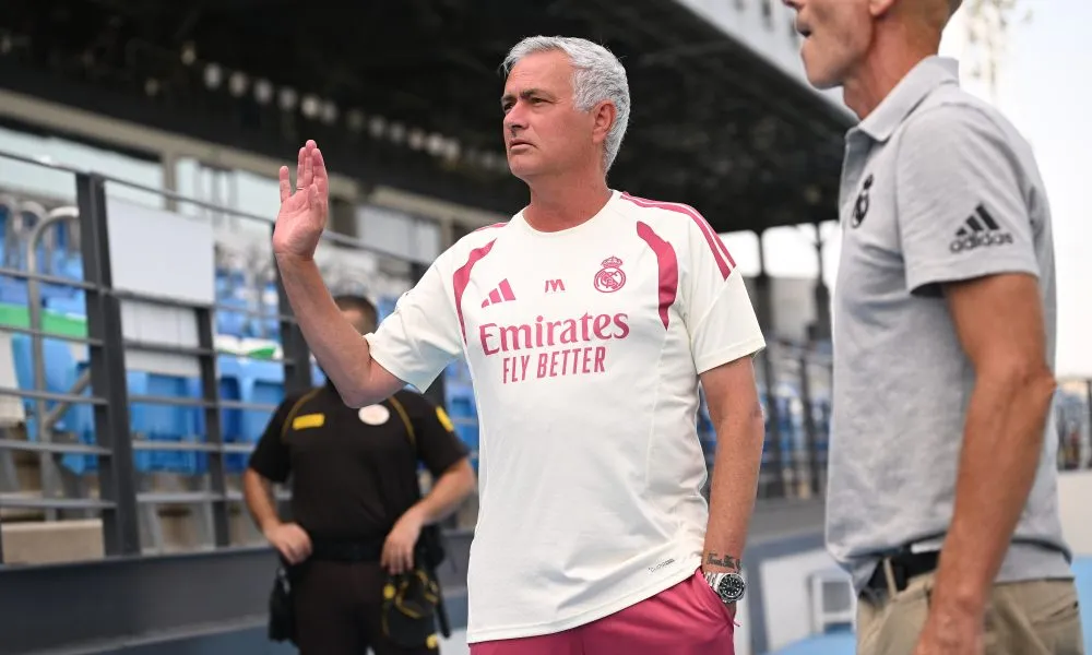 Pelatih Jose Mourinho saat memimpin sesi latihan klub sepak bola Real Madrid