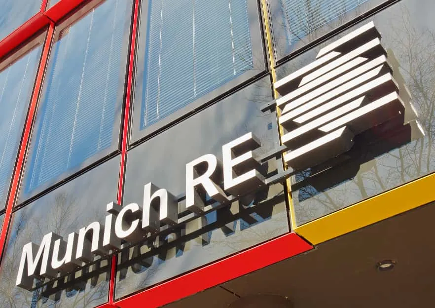 Ilustrasi gedung perkantoran Munich Re sebagai raksasa reasuransi global